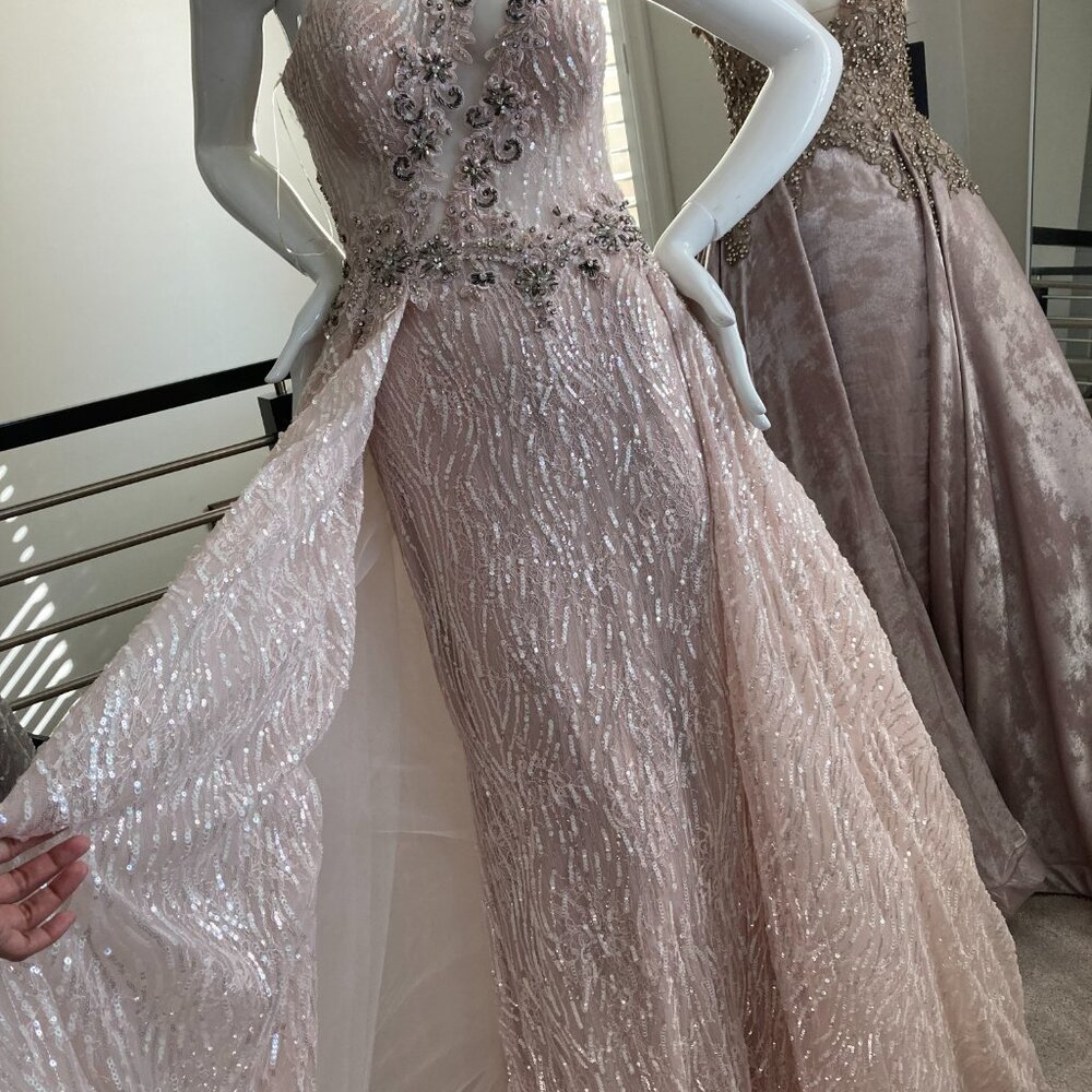 Dresses and Gowns - Picture 3 of 12